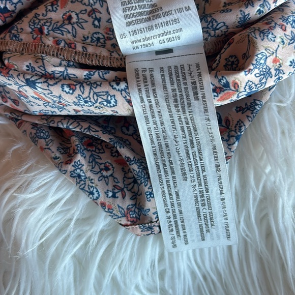 Abercrombie and Fitch Essentials Tank Top - Small - Picture 6 of 8